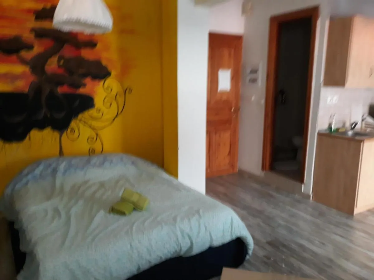 The Studio With The Bohemian Ambiance 테살로니키 0*,